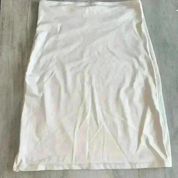 Assets by Spanx tan skirt - Picture 3 of 4